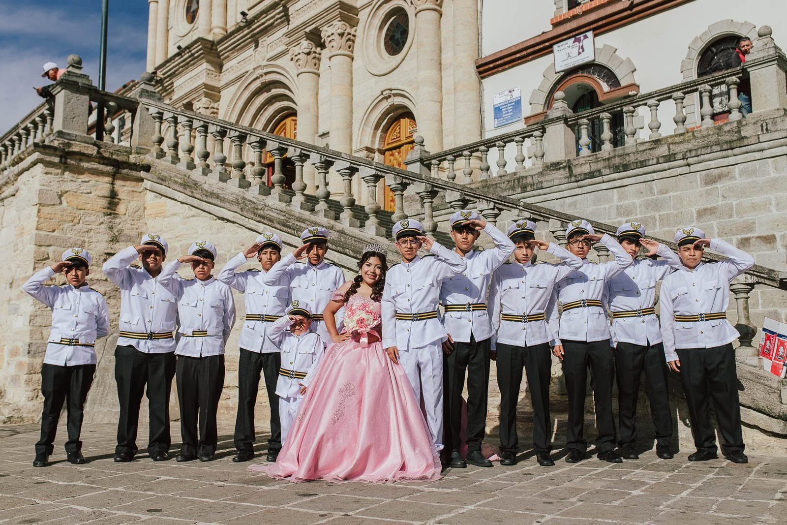 Fotografía grupal de quince años